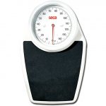 TORINOMED - Modello tradizionale con quadrante largo e ben definito per rendere la lettura più semplice. La piattaforma di appoggio anti scivolo, ampia, bassa e resistente ai graffi è l’ideale per chiunque desideri misurare il proprio peso.